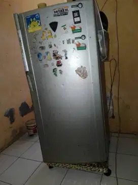 Dijual kulkas sharp 1pintu