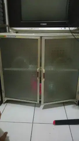 rak piring, piring, mangkok,nsendok n kompor n selang beserta gass nya