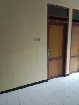 Disewakan rumah di Perum Palebon Baru