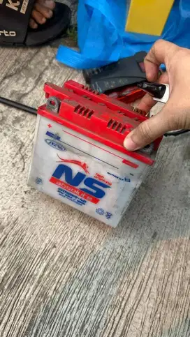 Aki bekas motor merk NS