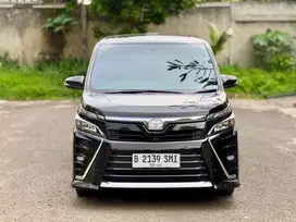 Voxy 2.0 AT 2018 Hitam | SMI
