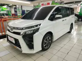 TOYOTA VOXY MATIC TH 2018