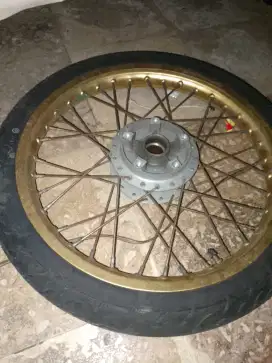 Velg dan ban depan belakang depan bannya seperti baru