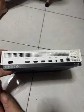 Dijual Cepat Xbox One S , Included 2 Stick