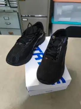Sepatu running baru with box