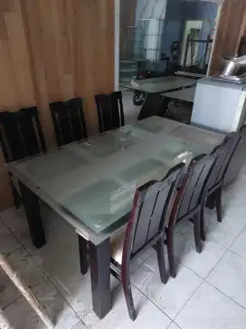 Meja makan kaca + 6 kursi