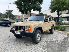 Jeep Cherokee XJ Limited 4x4 tahun 1995