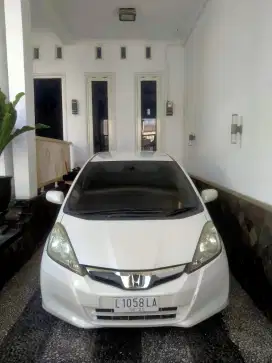 Honda Jazz S tahun 2011 / Tranmisi Manual / Warna Putih