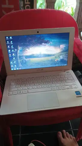 Asus x200 putih slim