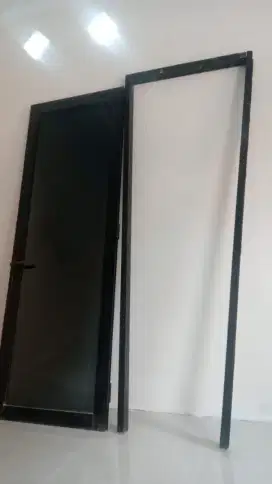 Dijual pintu aluminium + kusen ada 2 unit