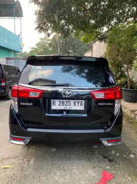 TOYOTA INNOVA VENTURER 2019 HITAM