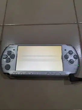 PSP SLIM Seri Cakep 3006 Mesin Nyala Idup Normal LCD Perlu ganti