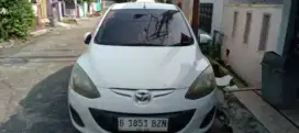 Mazda 2 Putih Th 2012 AT (Mazda 2 type 2 1.5 L HB S AT)