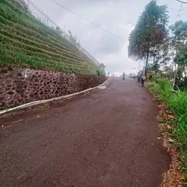 Tanah potensial Kemuning Karanganyar tepi jln utama