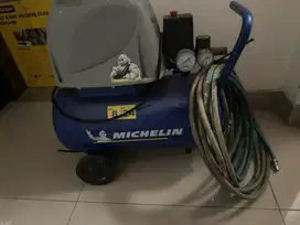 Kompresor Michelin 8/24 include selang