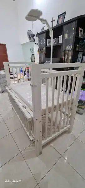 Babycrib. Kasur bayi. Kayu.