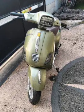 Dijual sepeda motor listrik hijau