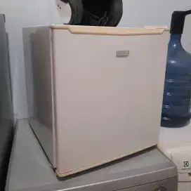 Kulkas Portable Second . Bergaransi