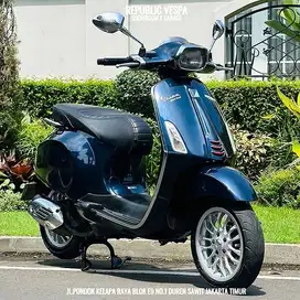 Piaggio Vespa SPRINT 150 3V Tahun 2014 Warna Biru Navy VERY G