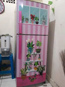 Kulkas/lemari es LG 2 pintu kondisi Oke