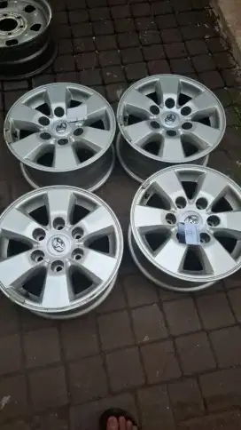 Velg Oem Hilux R15x7 et30 pcd6x139