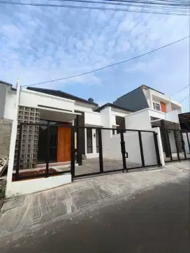 Rumah dekat pusat kota yang nyaman