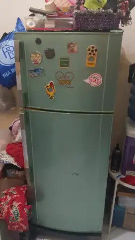 kulkas 2 pintu merk Sharp