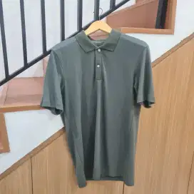 Poloshirt merk Uniqlo original size L warna ijo kondisi new