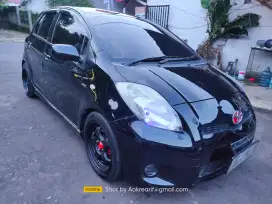 Yaris J manual Topp