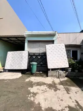 Layanan jasa cuci kasur, sofa, kursi kantor, karpet, dan poles vinyl