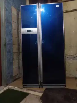 Kulkas 2pintu merek LG model sed by side