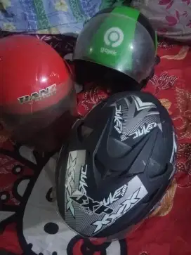Dijual helm bekas rasa baru.
