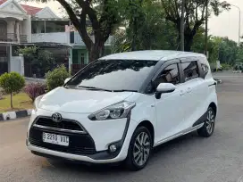 Sienta V 1.5 CVT 2016 Putih
