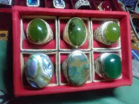 Di lelang Batu natural sungaidare,virus persia,Garut,fosil kerang,dll
