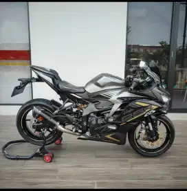Kawasaki ZX25r ABS SE
