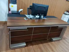 Meja kantor Informa 2mx 1,5 m kondisi 80 %