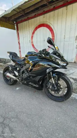 Kawasaki ZX-25R Non ABS Like New