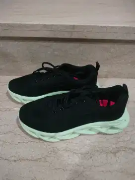 Sneakers Memory Foam wanita size 37