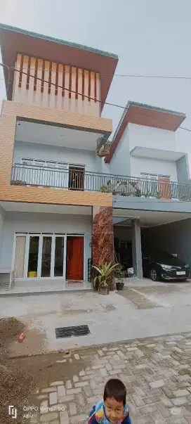 Rumah Minimalis Carport 3 Mobil di Komplek Panghegar Gedebage