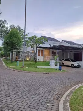Jual Rumah Graha Taman Pelangi Estetik Hook Depan Danau BSB City