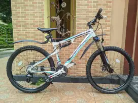 sepeda double shock Polygon vander 2.p tipe diatasnya brodway monarch