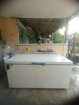 Chest Freezer Bok Merk Changhong Kapasitas 680 Liter