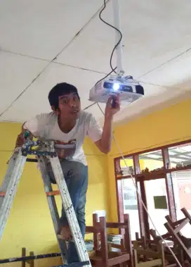 pasang & jual bracket buat gantungan proyektor infocus di plafon beton