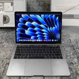 MacBook Pro 2017 13 Inch TouchBar 8/256Gb Fullset Like New