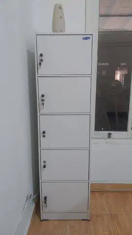 Lemari Locker Besi 5 Pintu – Ada Kunci, Cocok untuk Kantor,/Rumah/GYM!
