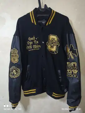 Varsity jaket bekas tp msh bagus, jual 250rb aja nih
