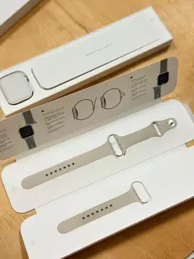 iWatch series 8 45mm Starlight