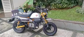 2022 Honda Monkey – Yellow/Silver – Only 75 KM! Like New