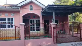 Di kontrakan rumah di daerah Vila Nusa Indah 3, lokasi strategis.