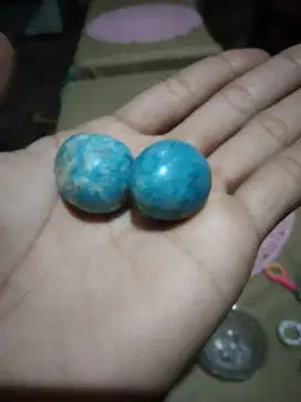 Di jual batu warna biru mengandung kayak mahnet  berbentuk telur